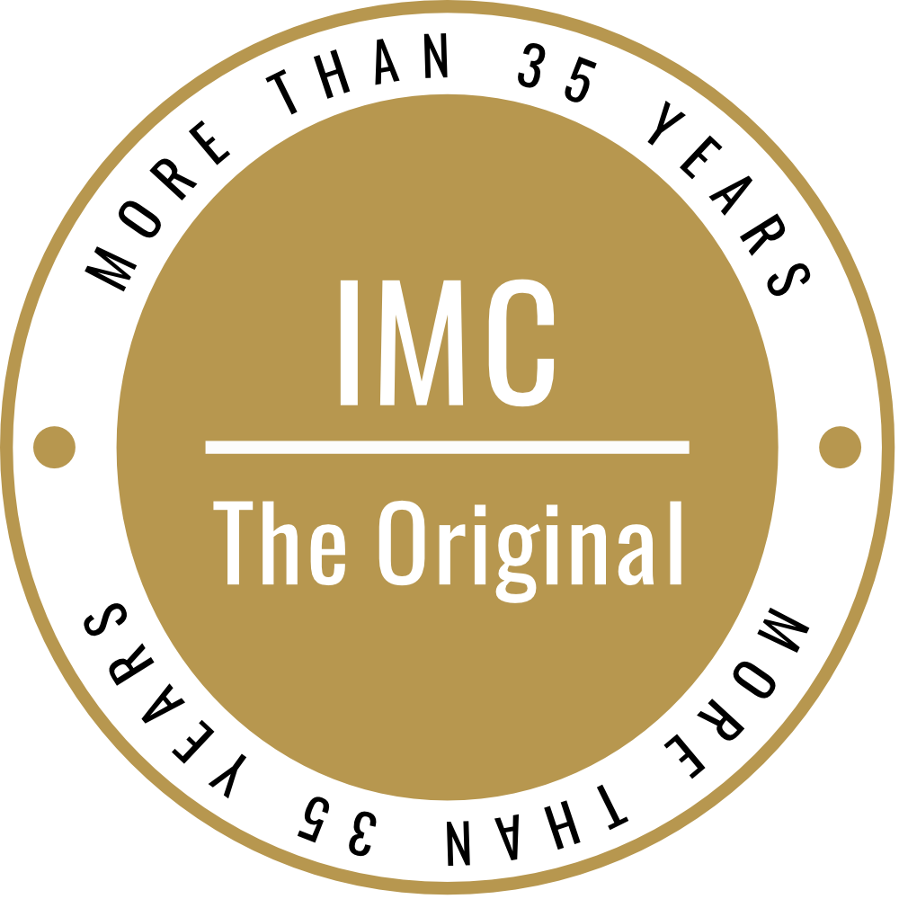 Guld og hvid, rund badge med teksterne »IMC The Original« og »More than 35 years«.